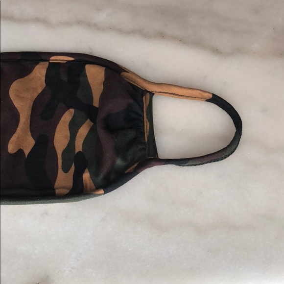 2 for 20! Camo print face mask - Picture 4 of 5